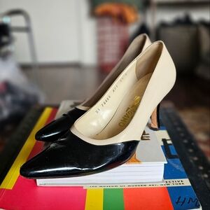 Vintage Salvatore Ferragamo Classic Cap Toe Heels